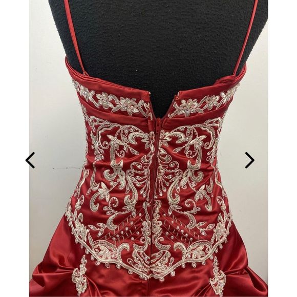 BURGUNDY Small Prom/BRIDAL GOWN W/SEQUINS AND HOOP w Veil & Evening Gloves - Picture 3 of 13